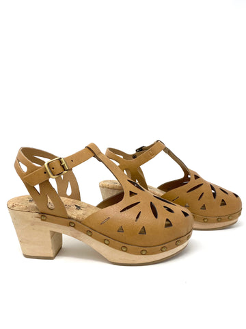 PREORDER: Esther Clog in Camel from Novacas