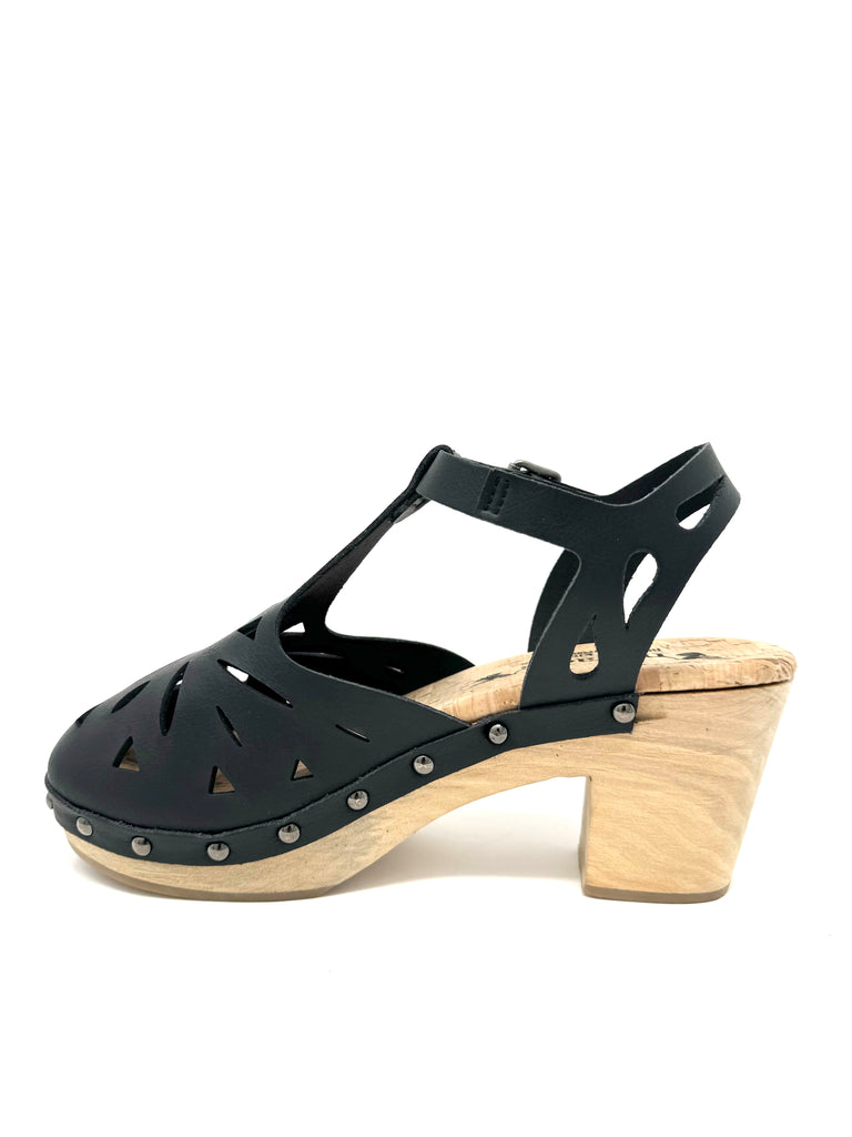 Novacas Esther Clog in Black from Novacas – MooShoes