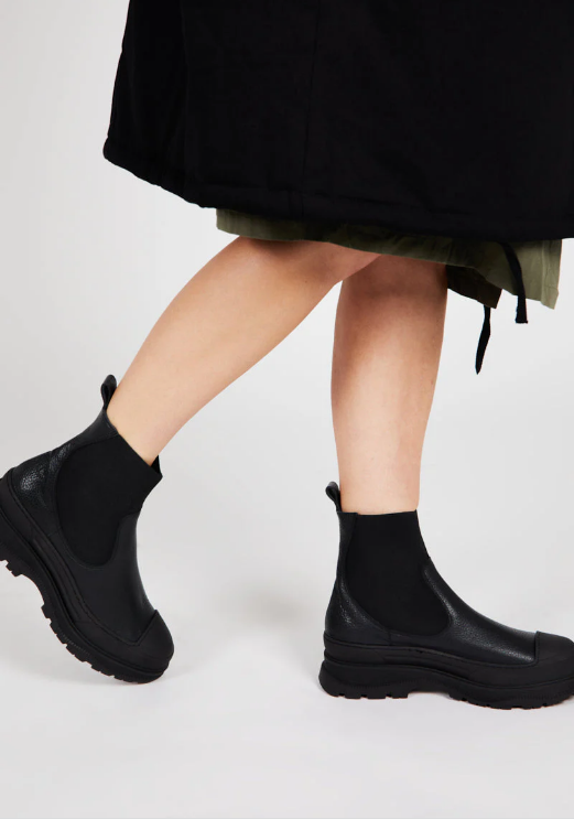 Court Lug Sole Platform Boot in Black from Intentionally  display picture 3