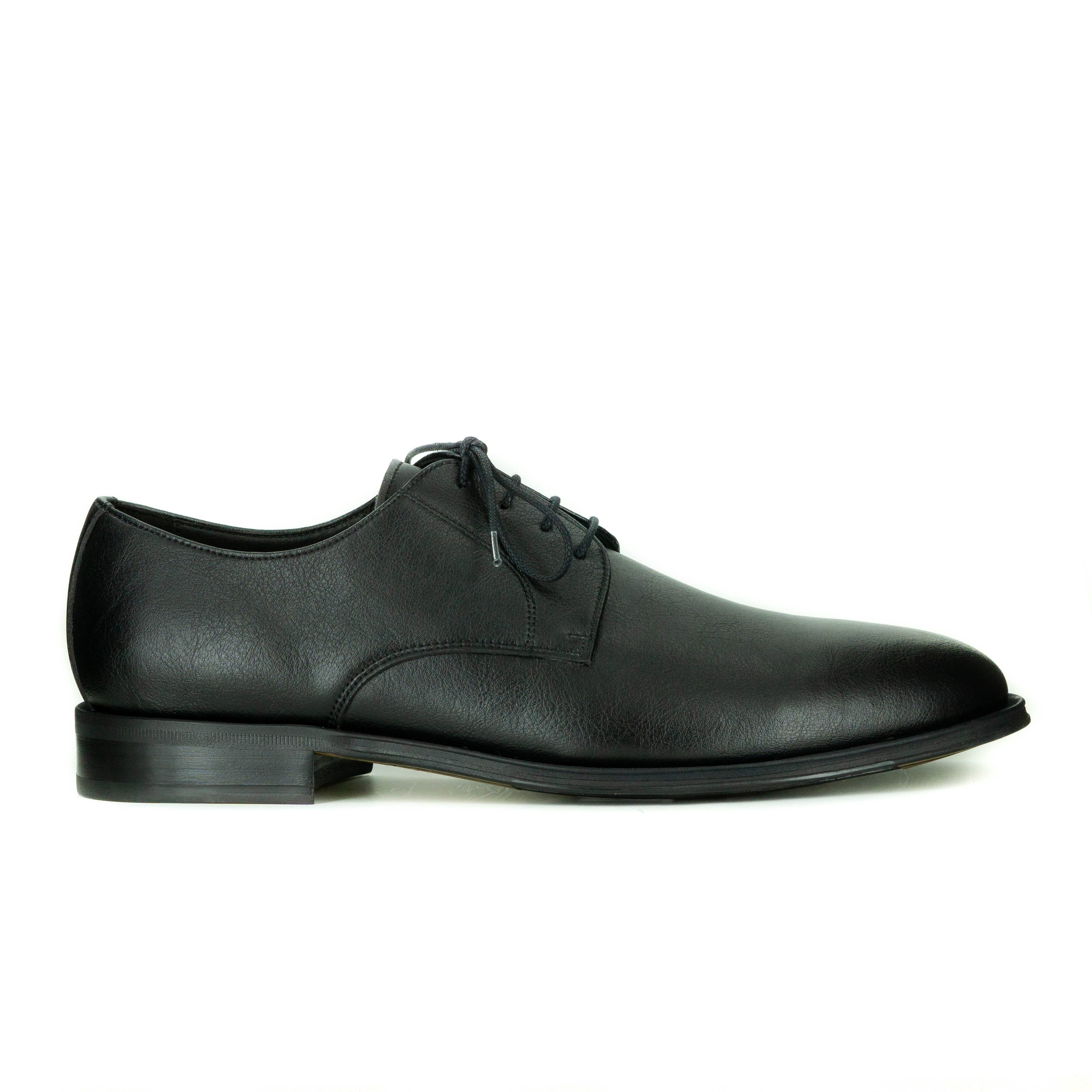 Novacas Benjamin in Black from Novacas – MooShoes